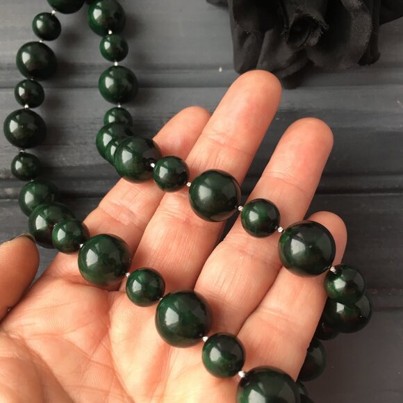 Dark Green Bead Necklace - Picture 2 of 8